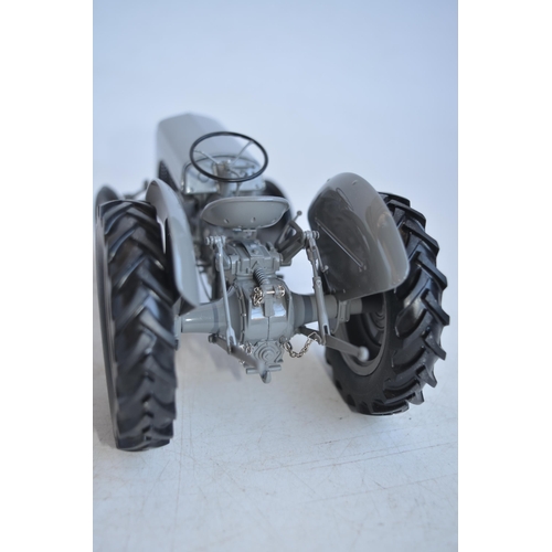 103 - Universal Hobbies highly detailed diecast metal and plastic 1/16 scale Massey Ferguson TE20 