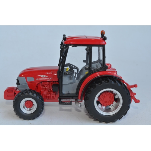 105 - Five Universal Hobbies diecast tractor models to include 4x 1/32 (Claas Ares 836RZ, Massey Ferguson ... 