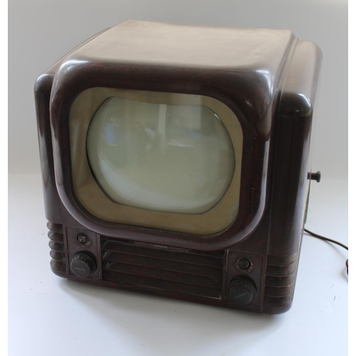 1000 - c1950 Bush Type TV22 Television Receiver in brown bakelite case