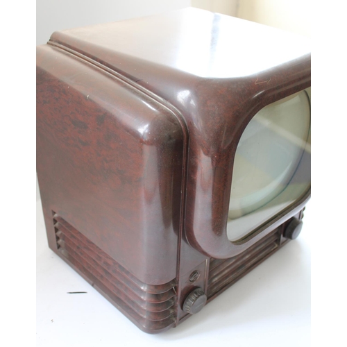 1000 - c1950 Bush Type TV22 Television Receiver in brown bakelite case