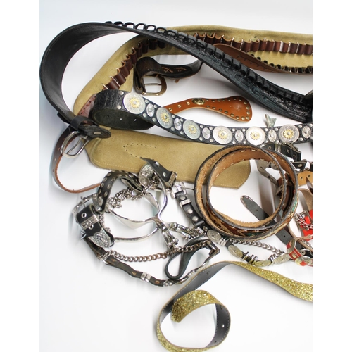 1410 - Collection of wild west themed dress accessories incl. gun belts, spurs, holsters etc. (qty)