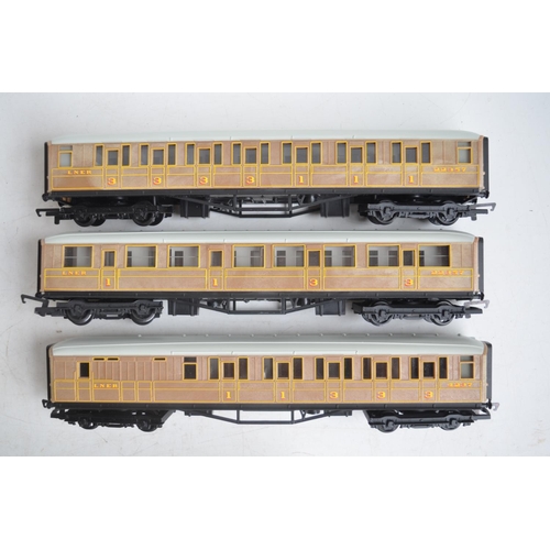 75 - Hornby OO gauge R1019 Flying Scotsman and R903 Rural Rambler electric train sets (both incomplete, m... 