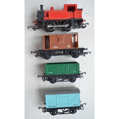 78 - Boxed Hornby Tri-Ang OO gauge electric train set RS24, 0-4-0 tank engine with 3 goods wagons and 3 o... 