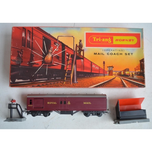 79 - Collection of Hornby, Hornby Tri-Ang and Tri-Ang Wrenn passenger coaches and goods wagons to include... 