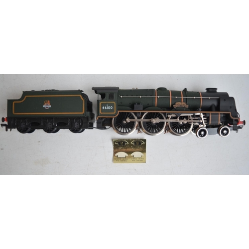 81 - Collection of previously used OO gauge electric locomotive models to include boxed Hornby Tri-Ang R7... 