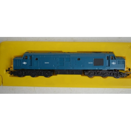 81 - Collection of previously used OO gauge electric locomotive models to include boxed Hornby Tri-Ang R7... 