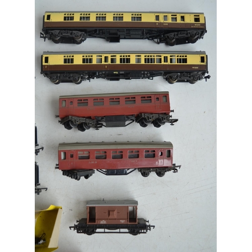 82 - Collection of previously used OO/HO gauge rolling stock and passenger wagons to include 2 Lima Fina ... 