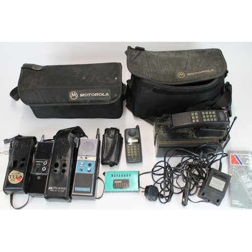 1423 - Vintage mobile phones incl. Motorola 4800X, a Motorola micro tac, two walkie talkies etc.