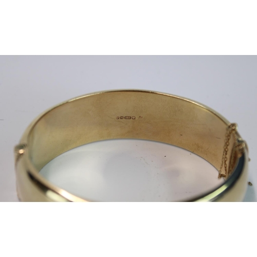 1440 - Hallmarked 9ct gold half engraved bangle with push in clasp and safety chain, 24g, internal width 5.... 