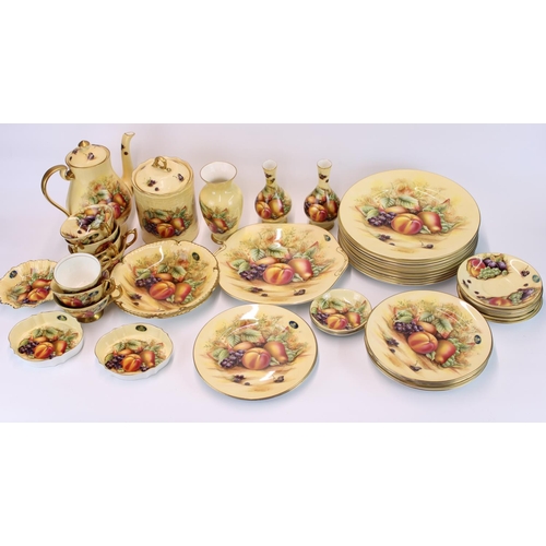 1447 - Aynsley Orchard Gold part dinner and tea service incl. dinner plates, teapot, tea cups and saucers, ... 