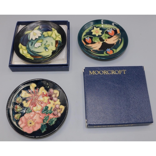 1387 - Moorcroft Pottery: three pin dishes, in Lamia, Strawberry Thief, and Oberon designs, all D11.5cm, tw... 