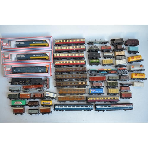 86 - Collection of previously used OO gauge electric train models, wagons and accessories to include a bo... 