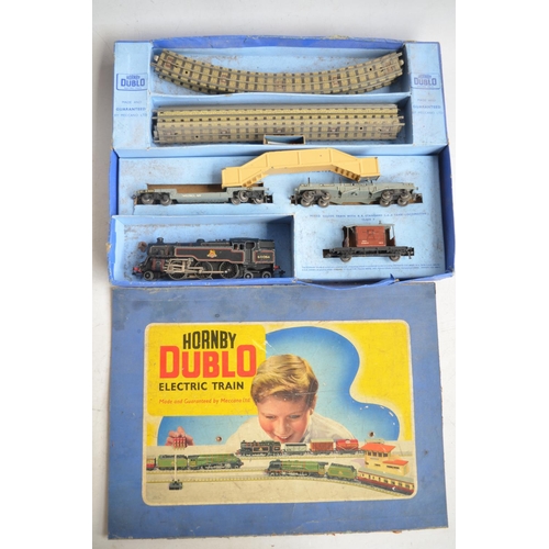 87 - Vintage Hornby Dublo 3 rail electric tank engine goods train set (box top incomplete)