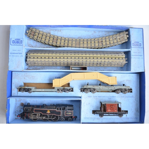 87 - Vintage Hornby Dublo 3 rail electric tank engine goods train set (box top incomplete)