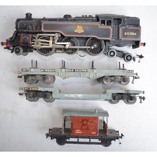 87 - Vintage Hornby Dublo 3 rail electric tank engine goods train set (box top incomplete)