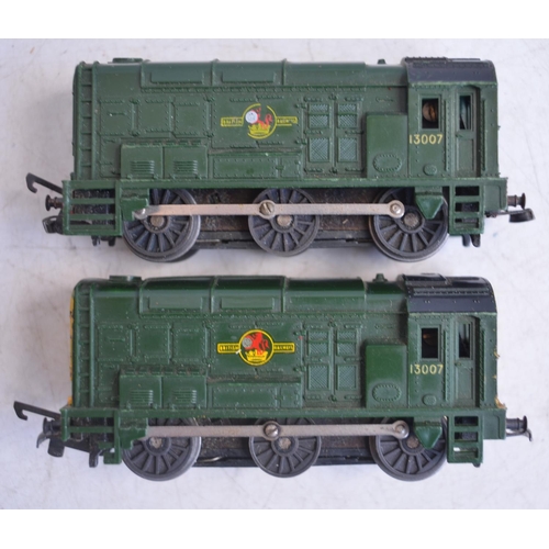 89 - Collection of OO and TT gauge railway models to include boxed Tri-ang TT wagons and 2 diesel shunter... 