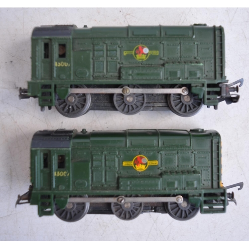 89 - Collection of OO and TT gauge railway models to include boxed Tri-ang TT wagons and 2 diesel shunter... 