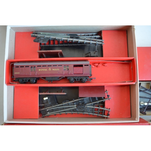 93 - Collection of boxed OO gauge Tri-ang Railways sets to include RS 4 goods train set, 2x R457 set of 7... 