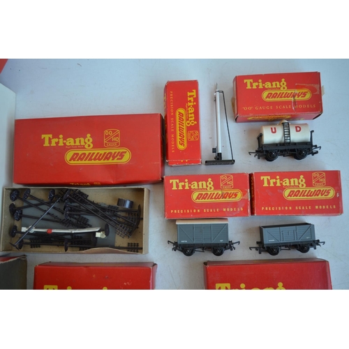 93 - Collection of boxed OO gauge Tri-ang Railways sets to include RS 4 goods train set, 2x R457 set of 7... 