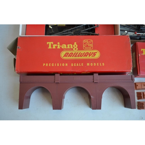 93 - Collection of boxed OO gauge Tri-ang Railways sets to include RS 4 goods train set, 2x R457 set of 7... 