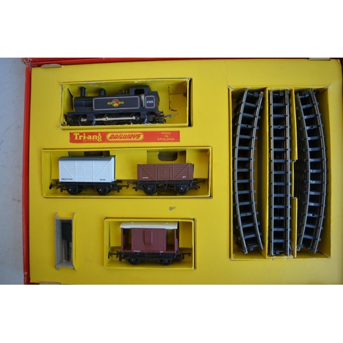 93 - Collection of boxed OO gauge Tri-ang Railways sets to include RS 4 goods train set, 2x R457 set of 7... 