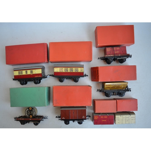 94 - Eight boxed vintage Hornby Trains O gauge railway wagons and coaches to include green box Low Sided ... 