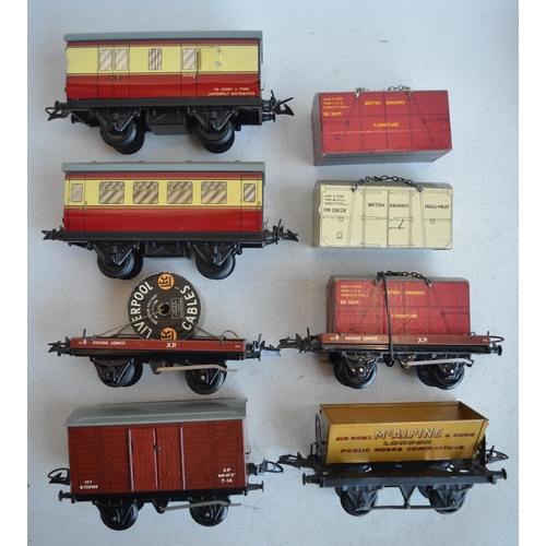 94 - Eight boxed vintage Hornby Trains O gauge railway wagons and coaches to include green box Low Sided ... 