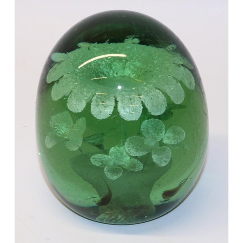 582 - C19th green glass dump with internal flowers, H12cm