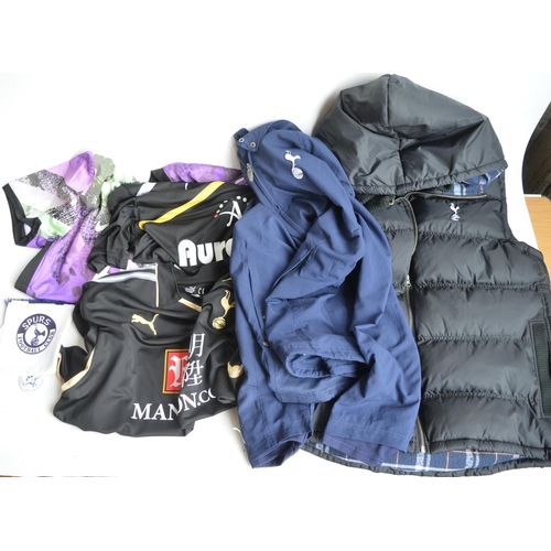 90 - Collection of Tottenham Hotspur branded clothing to include a supporters scarf, 3x football shirts a... 