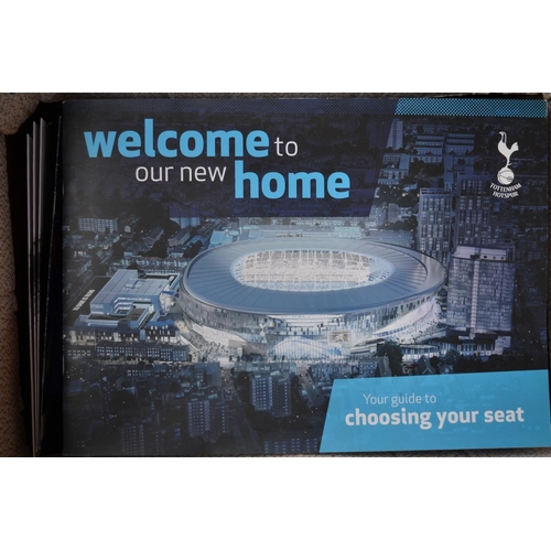 91 - Extensive collection of Tottenham Hotspur football match programmes, brochures and guides from the 1... 