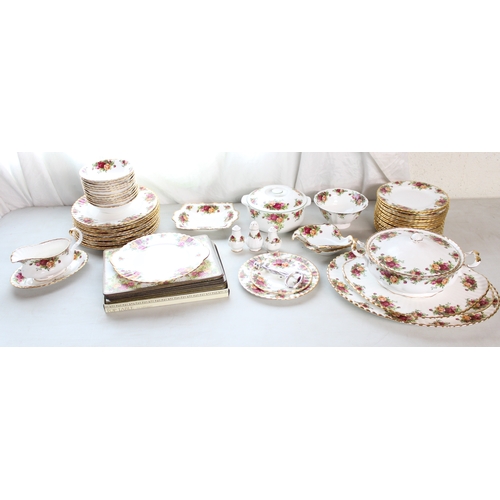 1400A - Royal Albert Old Country Roses dinner ware incl. tureens, place mats, side plates, sauce boat etc. a... 