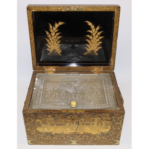 555 - C19th/early C20th Chinese export gilt-lacquered rectangular tea caddy, Chinoiserie decorated with fi... 