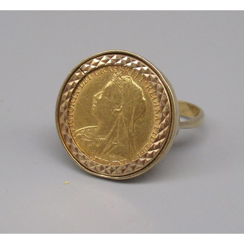 843 - Victorian 1895 Sovereign mounted in 9ct yellow gold ring, stamped 375, size Q1/2, gross 9.13g