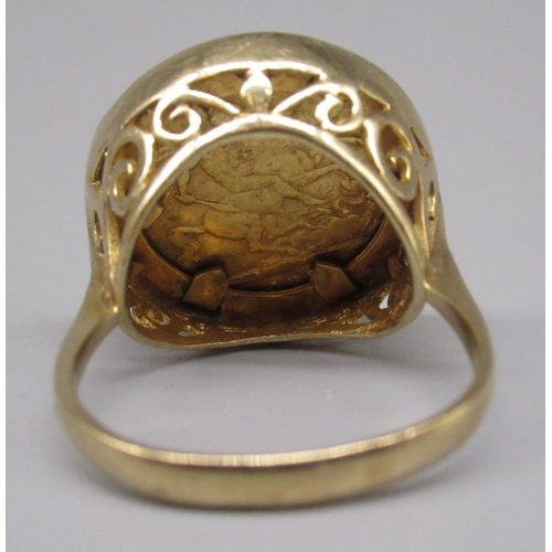 843 - Victorian 1895 Sovereign mounted in 9ct yellow gold ring, stamped 375, size Q1/2, gross 9.13g