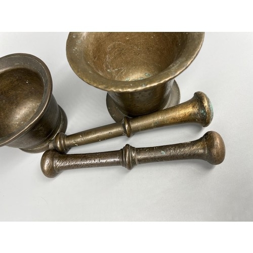 762 - Two C19th style patinated brass apothecary mortars and pestles