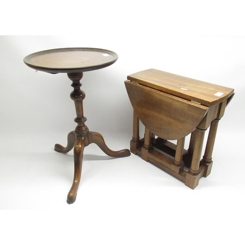 603 - Geo.111 style mahogany tripod wine table, possibly Tichmarsh and Goodwin, H55cm and a small walnut g... 