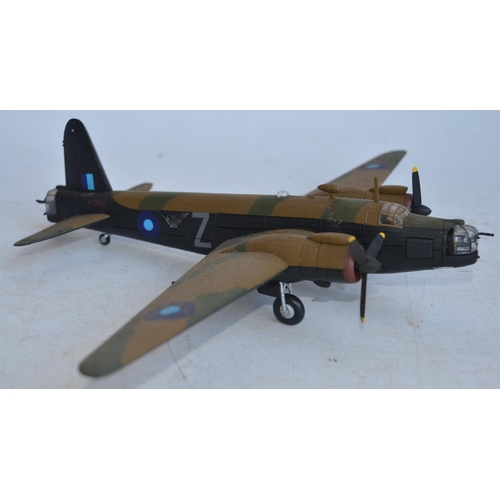 118 - Corgi Aviation Archive 1/72 scale AA34802 Vickers Wellington (model in dusty but good overall condit... 