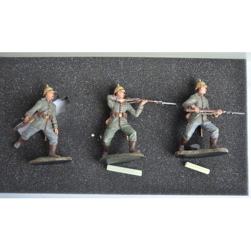 137 - Collection of 1/32 scale metal cast toy soldier models to include W Britain's 0333 Collectors Club T... 