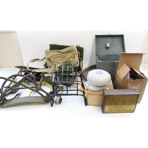 945 - Large selection of military and civilian radio equipment accessories incl. speakers, antennas, kit f... 