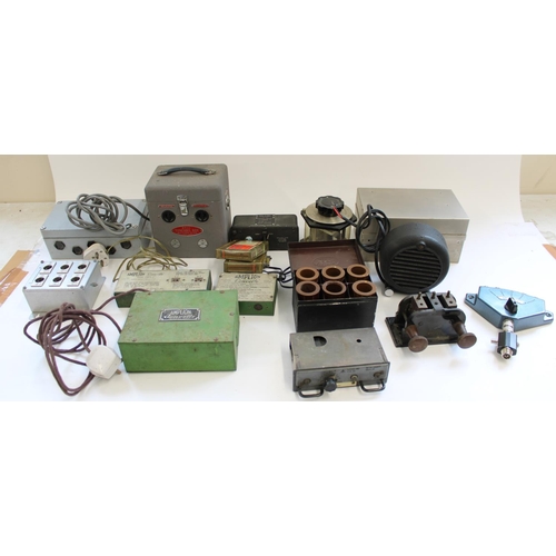 946 - Selection of early to mid C20th civilian and military radio and electronic equipment incl. Marconi v... 