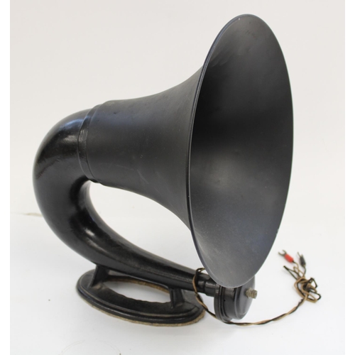 1018 - c1920 black japanned metal gramophone/photograph speaker horn, H39cm