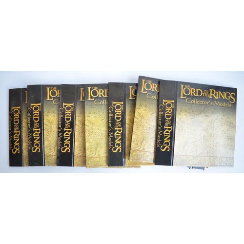 148 - Eagle Moss Lord Of The Rings Collectors Models magazines with painted metal cast figures (magazine i... 