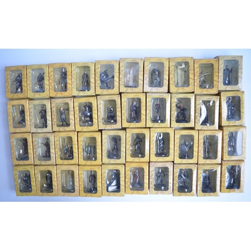 148 - Eagle Moss Lord Of The Rings Collectors Models magazines with painted metal cast figures (magazine i... 