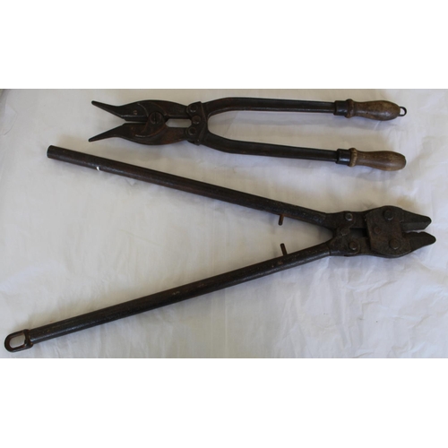 687 - WWI period German heavy duty wire cutters and a pair of pioneer wire cutters with wooden handles