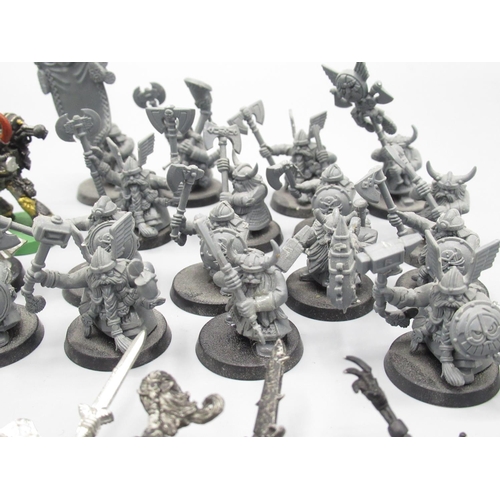 339 - Games Workshop Warhammer Old World and Warhammer 40k models (some partially made) in metal and plast... 