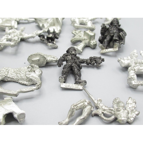 339 - Games Workshop Warhammer Old World and Warhammer 40k models (some partially made) in metal and plast... 