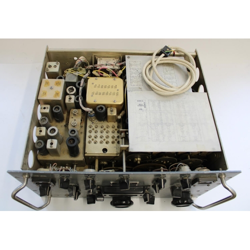 952 - Post-WWII US military Electronic Assistance Corps. Shortwave Receiver Radio R-390 A/URR