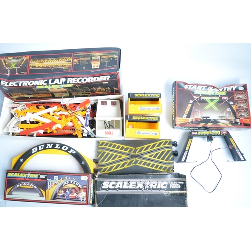 175 - Mixed lot to include a collection of Scalextric accessories to include an electronic lap counter, St... 