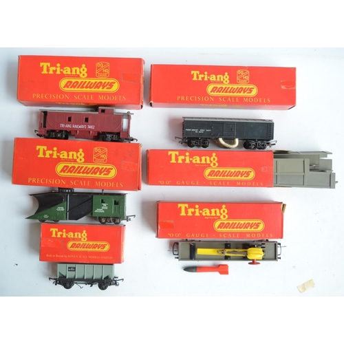 177 - An outstanding and comprehensive collection of Tri-ang Railways OO gauge locomotives, rollingstock a... 