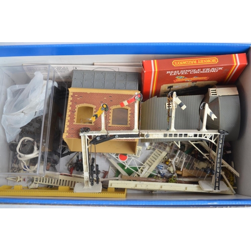 179 - Collection of previously run OO gauge Hornby railway models   to include Thomas The Tank Engine set,... 